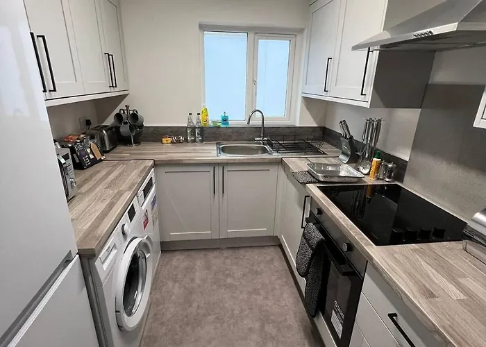 Wow! Seaview Beach Apartment Sleeps 6-Free Parking
