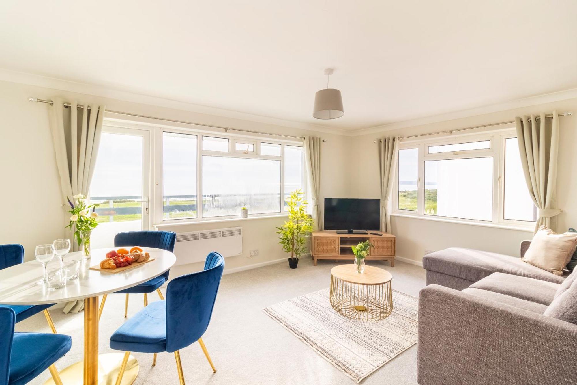 Wow! Seaview Sleeps 6-free Parking * Bournemouth